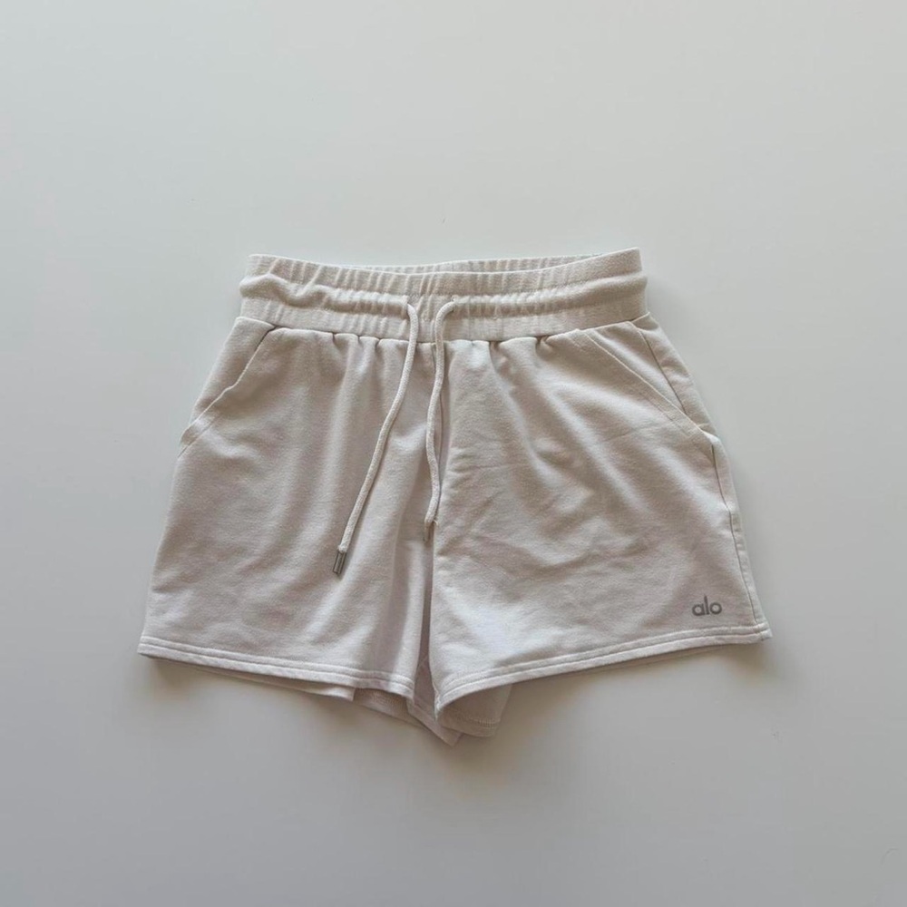 ALO Yoga Women's Cream Athletic Shorts